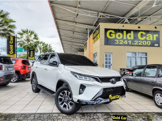 TOYOTA HILUX SW4 2.8 D-4D TURBO DIESEL DIAMOND 7L 4X4 AUTOMÁTICO